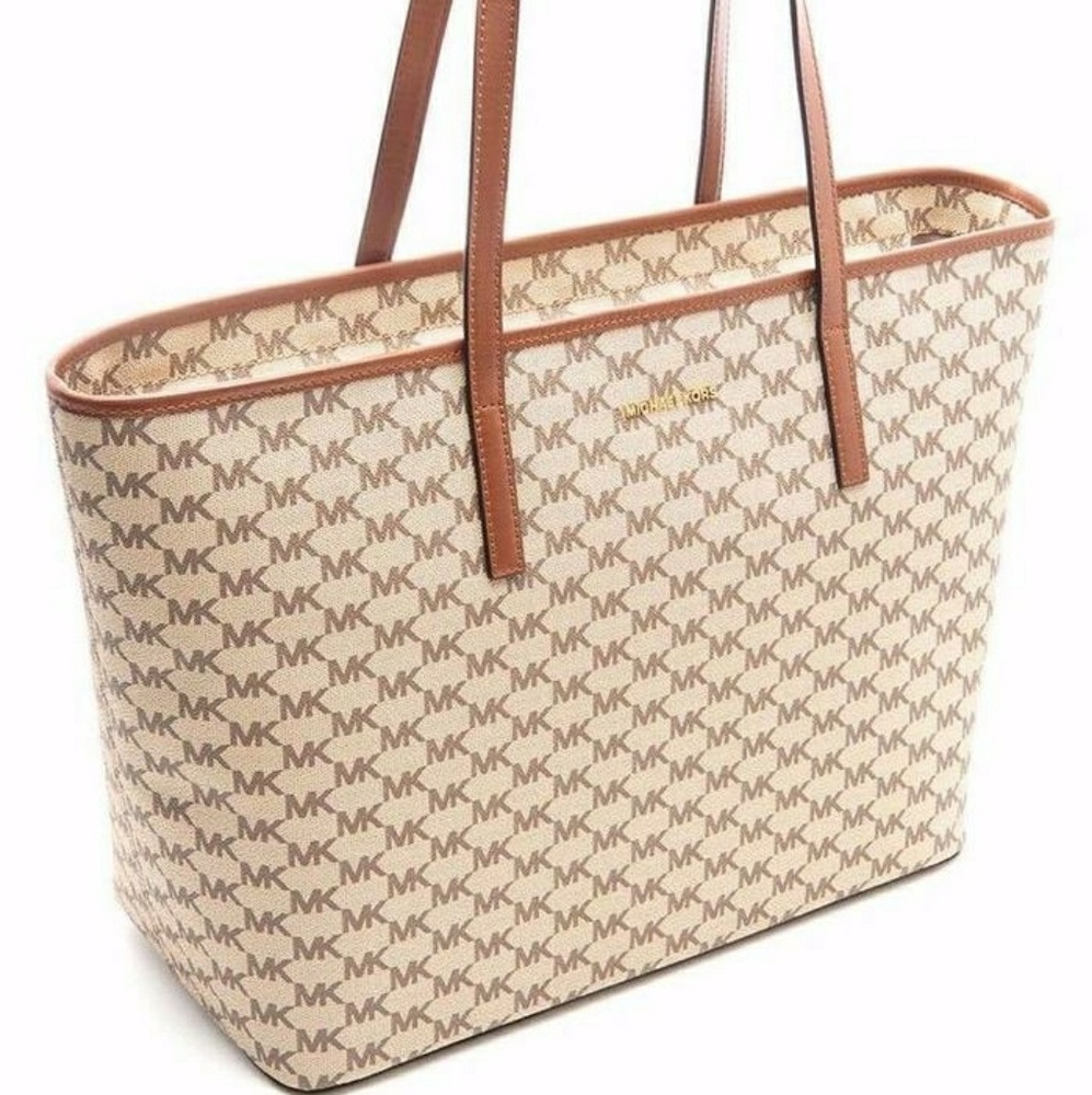 Michael Kors large tote bag for @mishelle_warden